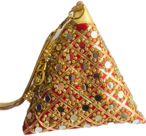 Triangle shaped purse outlet