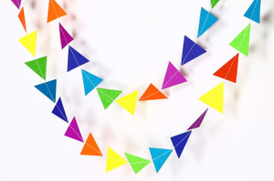 Triangle outlet paper garland