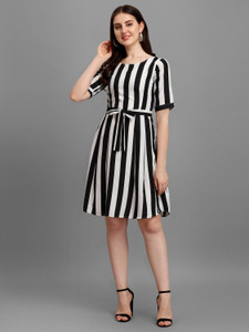 Black and white frock store design