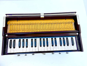 SG MUSICAL 3 1 4 Octave Double Bellow 39 Keys 7 Stopper