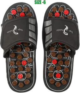 Flip flops with massage clearance bumps