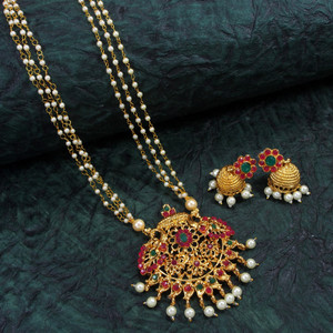 Muttina necklace store