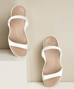 Crocs women hotsell flipkart