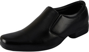 Bata Slip On