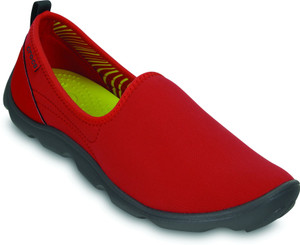 crocs duet busy day skimmer