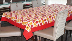 Lushomes Printed 6 Seater Table Cover