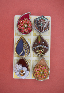 Quilling saree pin store