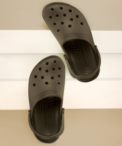 crocs classic brown