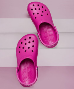 Girls pink crocs discount