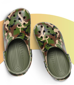 Mens camo on sale croc flip flops