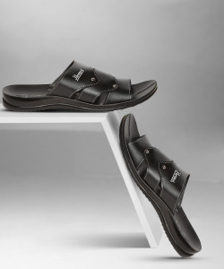 Paragon chappal catalogue on sale