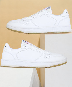 Red tape sneakers white 2025