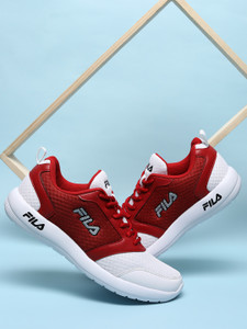 Fila red hot sale and white