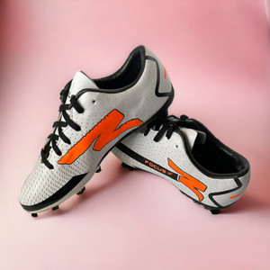 Football boots on flipkart hot sale