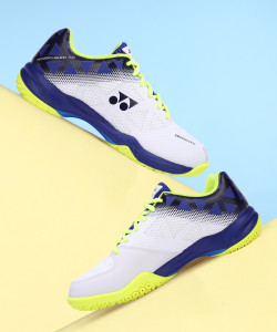Yonex badminton shoes best sale flipkart