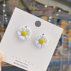 Daisy flower new arrivals earrings