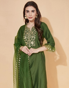 Skylee Women Kurta Pant Dupatta Set