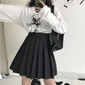 Black pleated hotsell skirt ootd