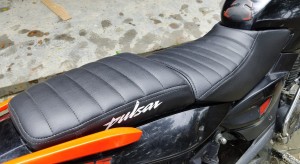 Elegant Cameo Sports Twin Bike Seat Cover for Bajaj Pulsar 135 (Black and  Yellow) : : Car & Motorbike