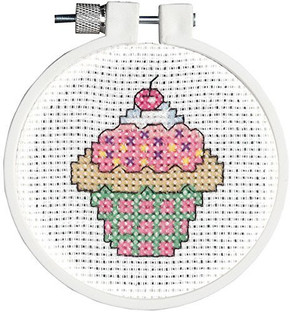 Love Bug Mini Cross Stitch Kit 2.5/" Round From Janlynn