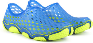 athletic clogs
