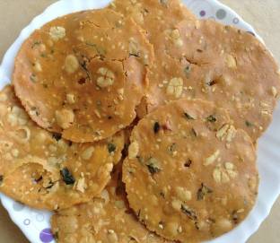sitara foods Chekkalu / Spicy Rice Crackers (Homemade Andhra Style) 250 Grams