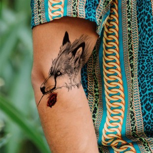 Wolf and flowers  Lobo tatuagem Tatuagem braço inteiro feminino Tatuagem  antebraço feminina