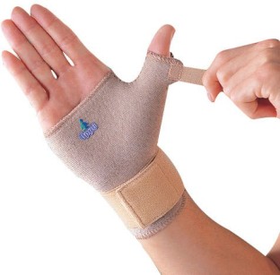 nike pro combat wrist and thumb wrap 2.0