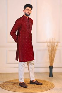 Koshin Men Embellished, Embroidered Straight Kurta(Maroon)
