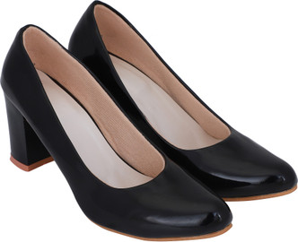 black pump shoes