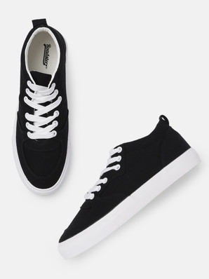 roadster shoes flipkart