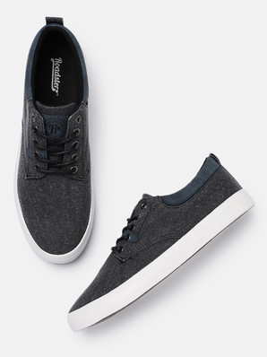 white casual shoes flipkart