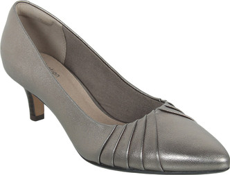 clarks heels online