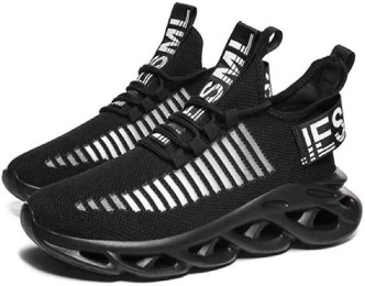 black sports shoes flipkart