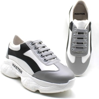 sports shoes for women's flipkart