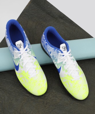 nike football shoes in flipkart