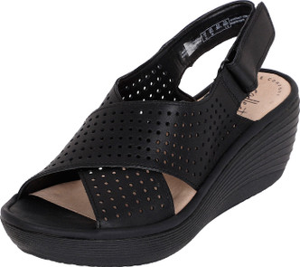 clarks wedges black