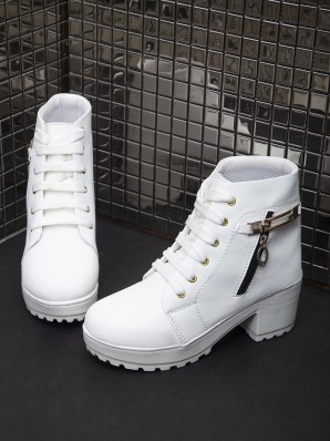 boot white colour