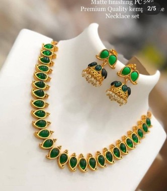 Gold jewelry set earring necklace Women jewelry Jade earrings and necklace Jewellery Jewellery Sets Green jewelry Gold jewelry set Green earrings and necklace 