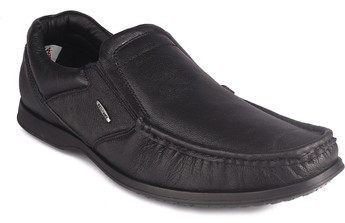 RED CHIEF Slip On For Men - Buy RED 