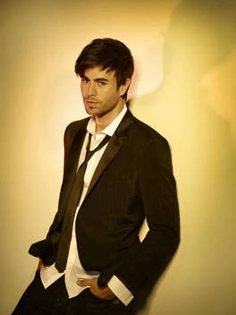 Enrique Iglesias On Fine Art Paper Hd Quality Wallpaper Poster Fine Art Print Personalities Posters In India Buy Art Film Design Movie Music Nature And Educational Paintings Wallpapers At Flipkart Com