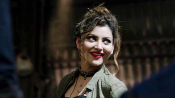 Online Center Beautiful Actress Urvashi Rautela Hd Wallpaper