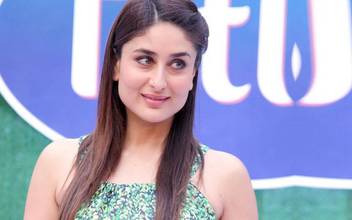 Online Center Beautiful Actress Kareena Kapoor Hd Wallpaper