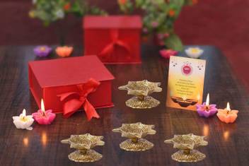 Collectible India Diwali Gift Items Set Diwali Decoration Metal Diya Oil Lamp Diya For Diwali Puja
