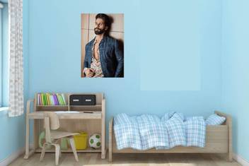Self Adhesive Shahid Kapoor Poster Bollywood Actor Poster For Wall Room Decor Poster 300 Gsm 18x12 Paper Print Decorative Posters In India Buy Art Film Design Support your team to be the champion and win big price! inr