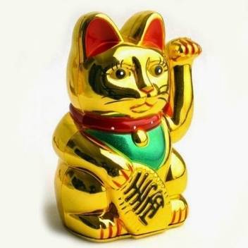 Vastughar Feng Shui Lucky Cat Maneki Neko Decorative Showpiece