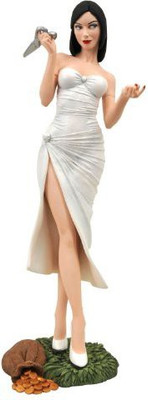 

Diamond Select Toys Toys Femme Fatales Snow White PVC Statue(Multicolor)