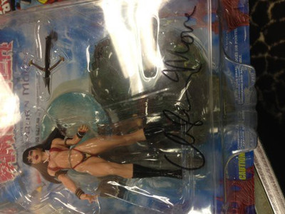 Vampirella Red Outfit Comic Version Mac(Multicolor)