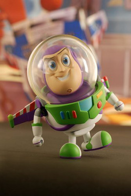 

Hot Toys Disney / Pixar Story Vinyl Collectible Cosba Buzz Lightyear(Multicolor)