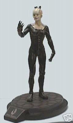 

Playmates Toys Star Trek Latinum Edition Borg Queen 12" Cold Cast(Black)